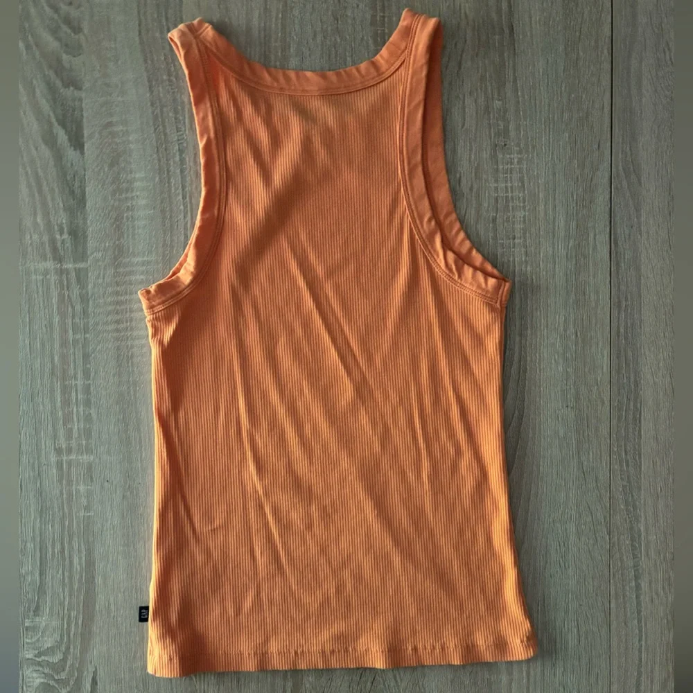 ❌SOLD❌ GAP Ribbed Racerback Tank Top - Picture 4 of 6